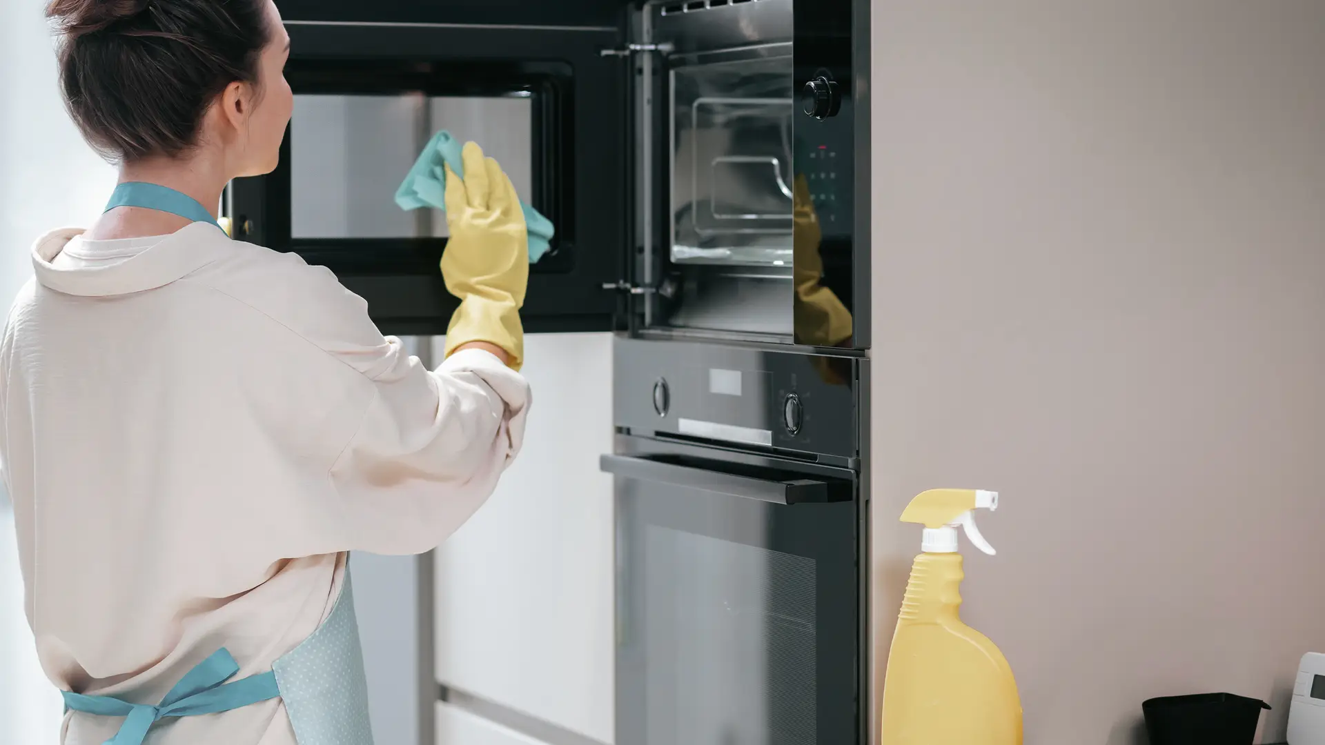 How to Clean Microwave Turntable: Easy Steps for Sparkling Results