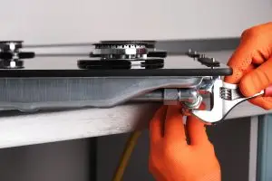 Connecting gas hose to hob