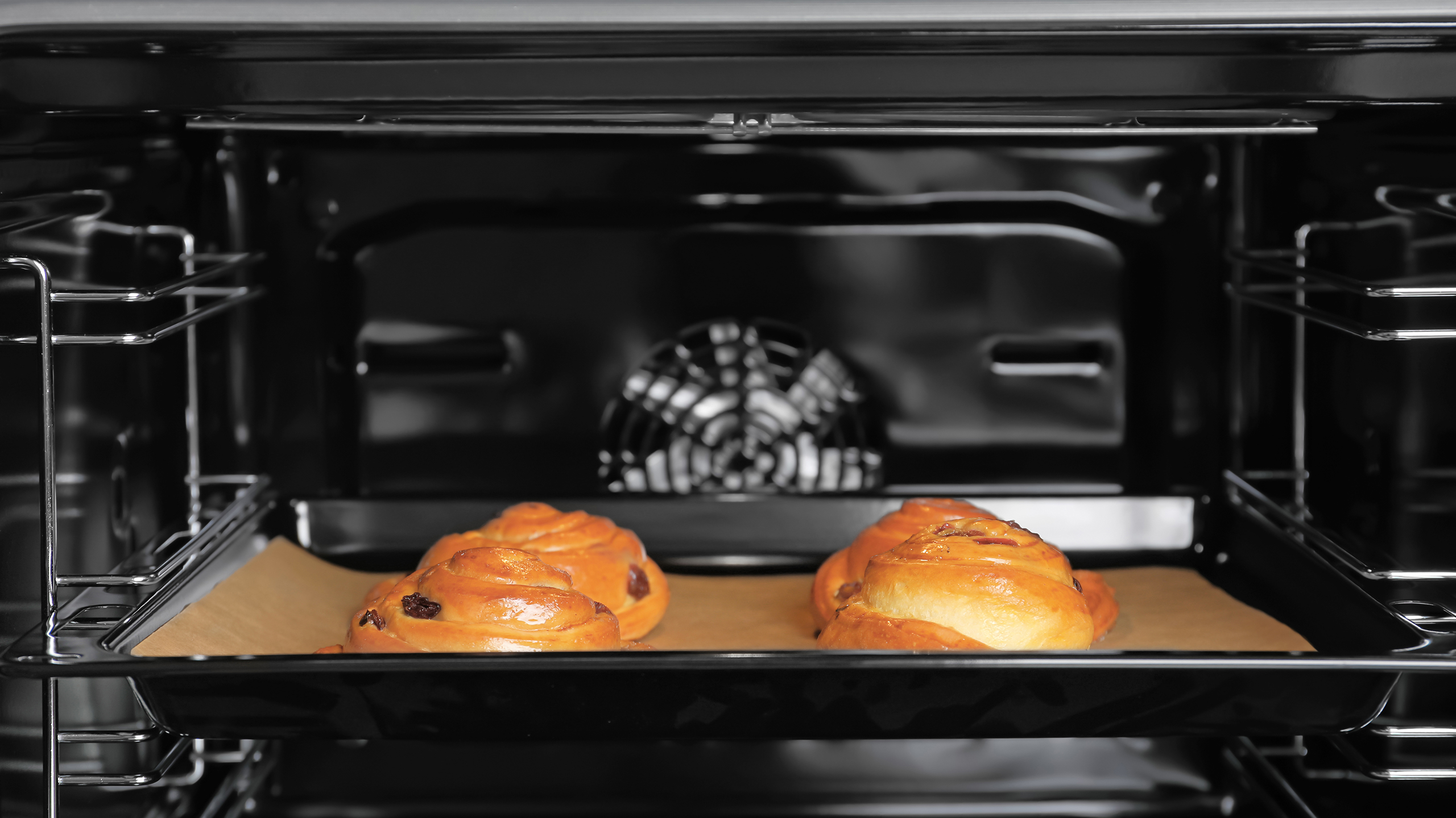How does a fan oven work?