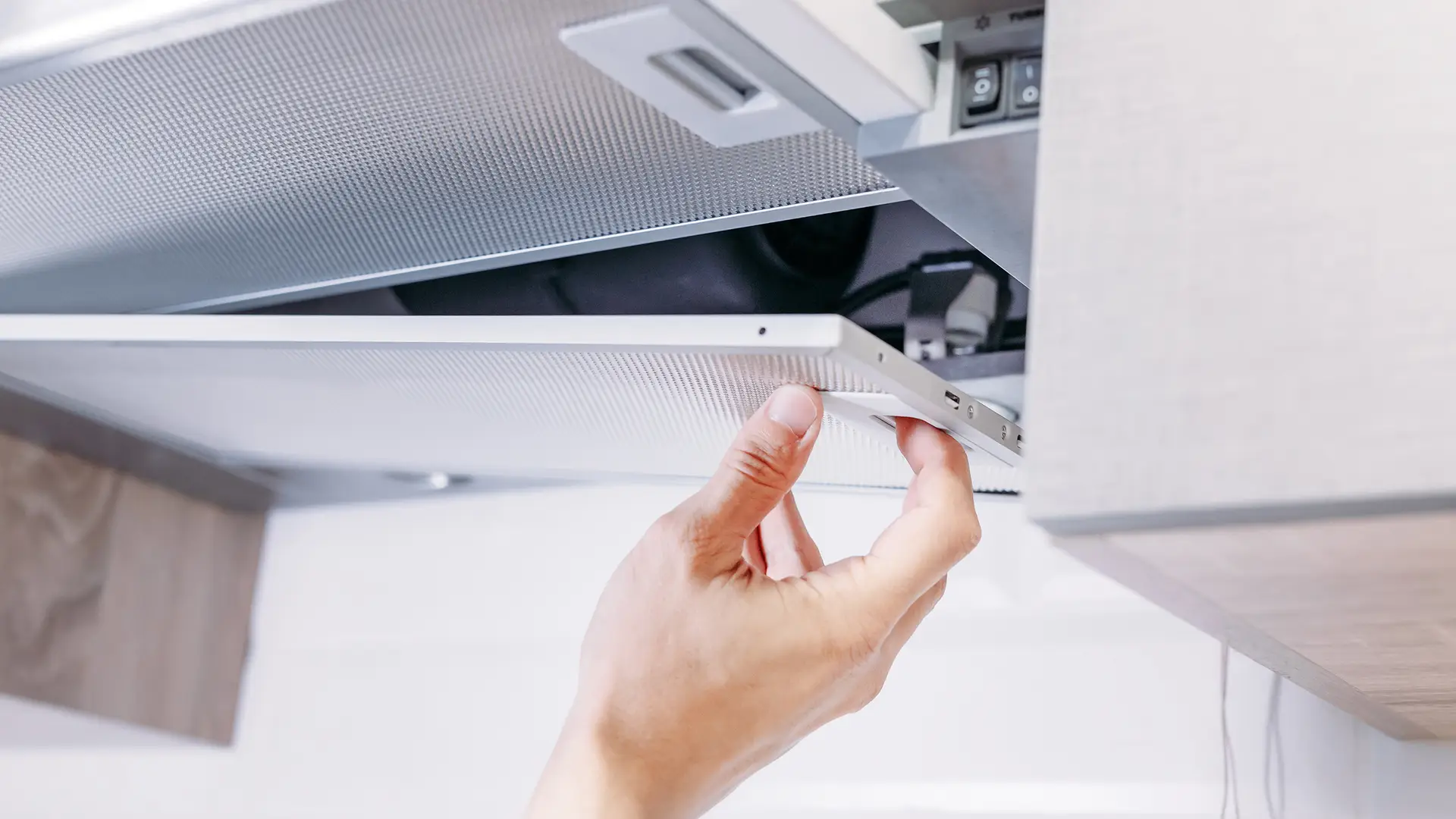 How to Clean and Replace Grease Filters in a Cooker Hood​