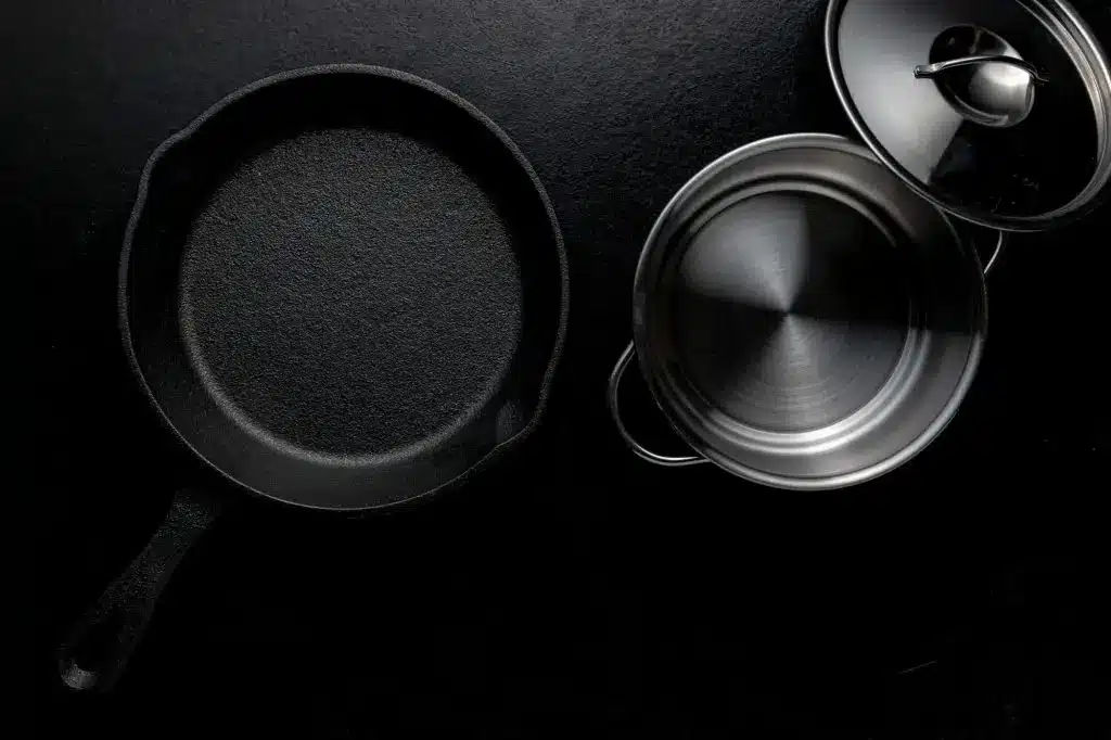 Best practices for cooking sauces on an induction hob — heavy-based pan, low starting heat, continuous stirring