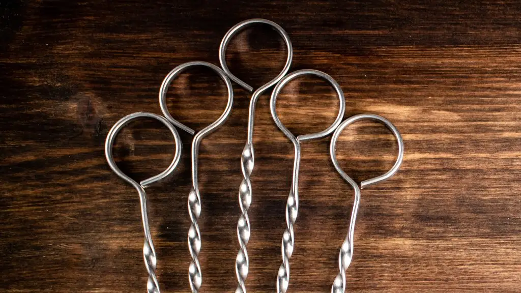 Can you put metal racks or skewers in a microwave grill?