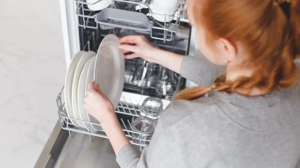 Discover which dishwasher cycles save the most energy. Learn how Eco and Auto modes reduce costs while keeping your dishes spotless.