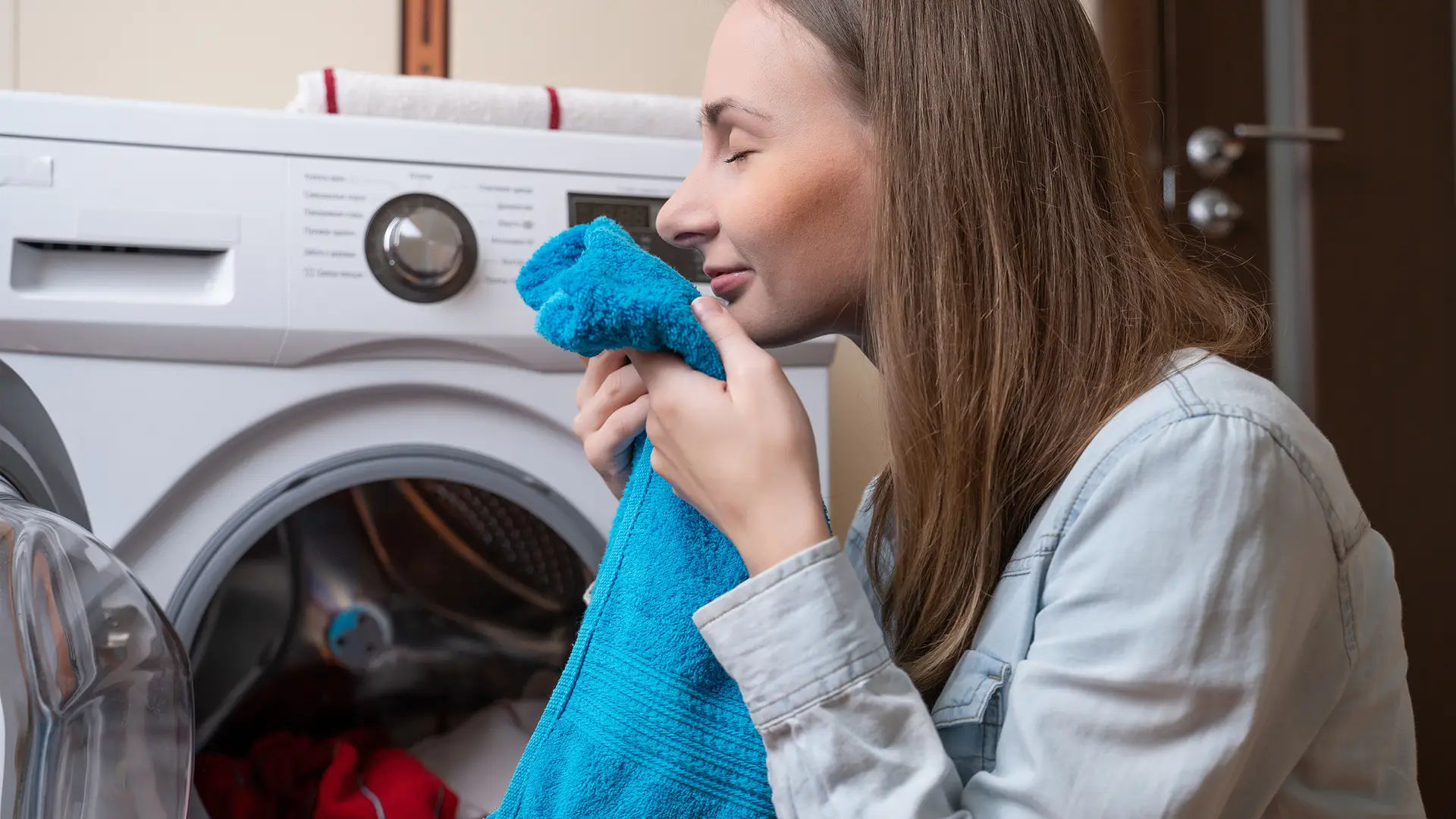 How to Stop Your Washing Machine Smelling Musty