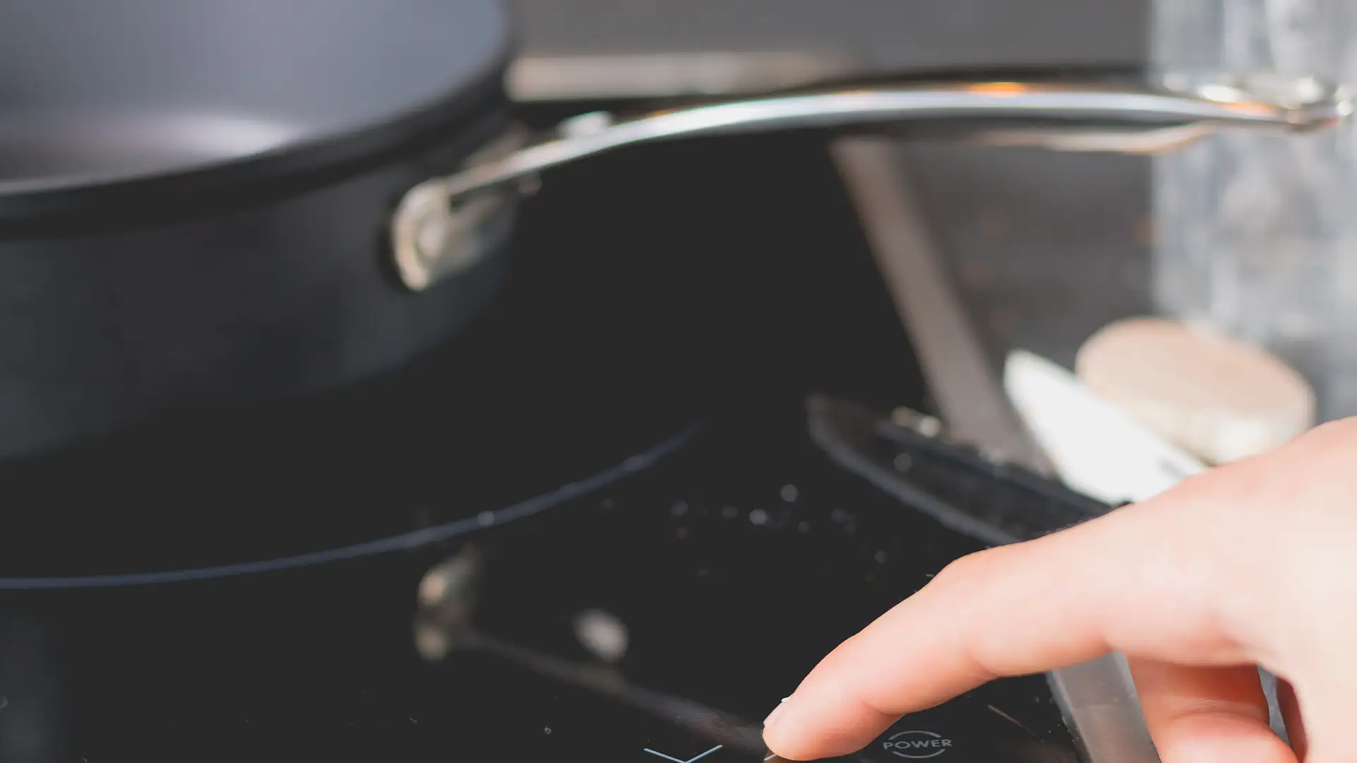 Why Does My Induction Hob Keep Switching Off Mid-Cook?