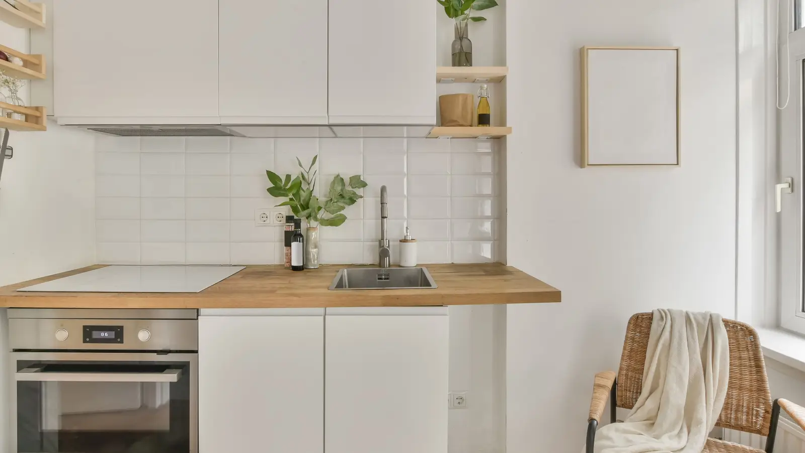 Best Cooker Hoods for Small Kitchens in the UK