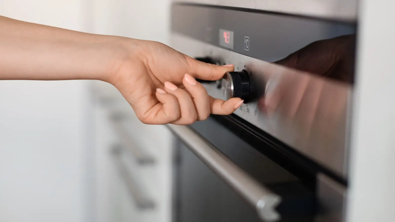 How to Use Residual Oven Heat to Save Energy
